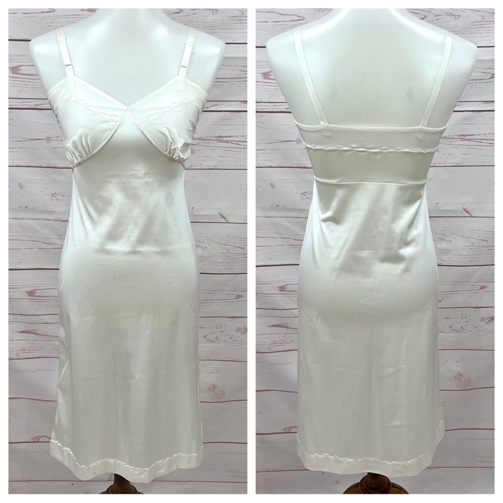 Vintage Richform Ivory Embroidered Scallop Trim Slip Dress Petticoat Retro